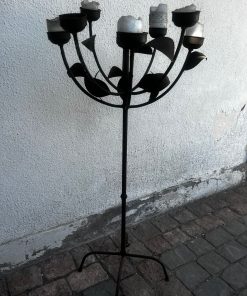 Candelabro de fierro hojas