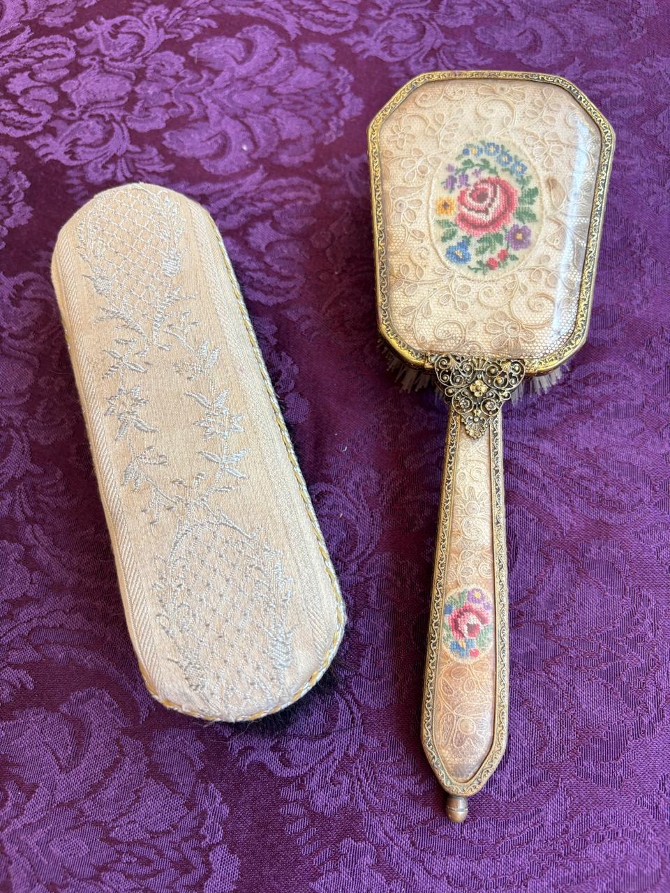 Set de peines y cepillos antiguos