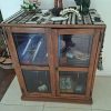 Mueble bar bajo vidrios biselados