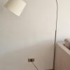Lámpara de pie arco gris