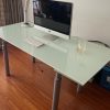 Mesa extensible de vidrio templado