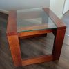 Mesa lateral madera y vidrio tipo corchete