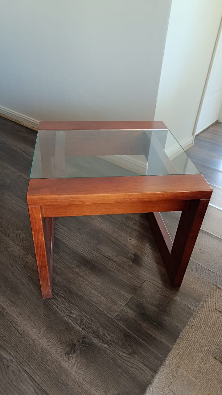 Mesa lateral madera y vidrio tipo corchete - Imagen 2