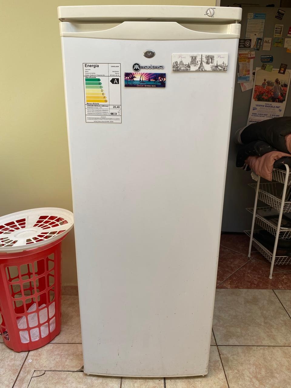 Congelador vertical Mademsa 165 Lts