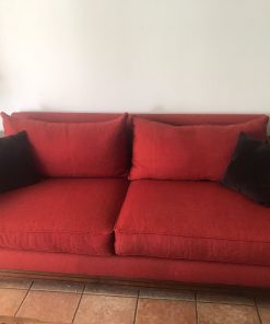 Sofá 3 cuerpos rojo madera y tela Julio Maturana