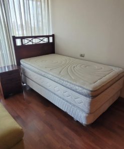 Cama 1,5 plazas Rosen con respaldo y velador