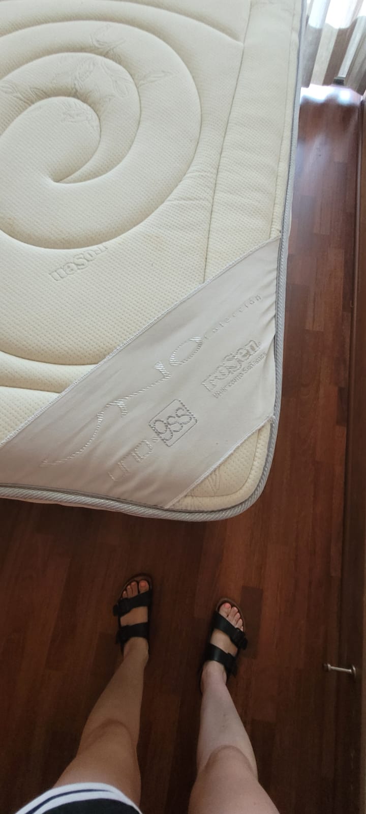 Cama 1,5 plazas Rosen con respaldo y velador - Imagen 2