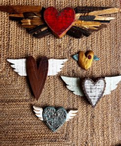 Corazones de madera decorativos