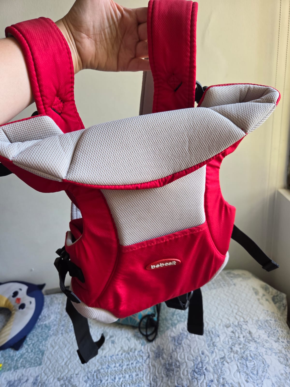 Portabebe rojo marca Bebesit - Imagen 3