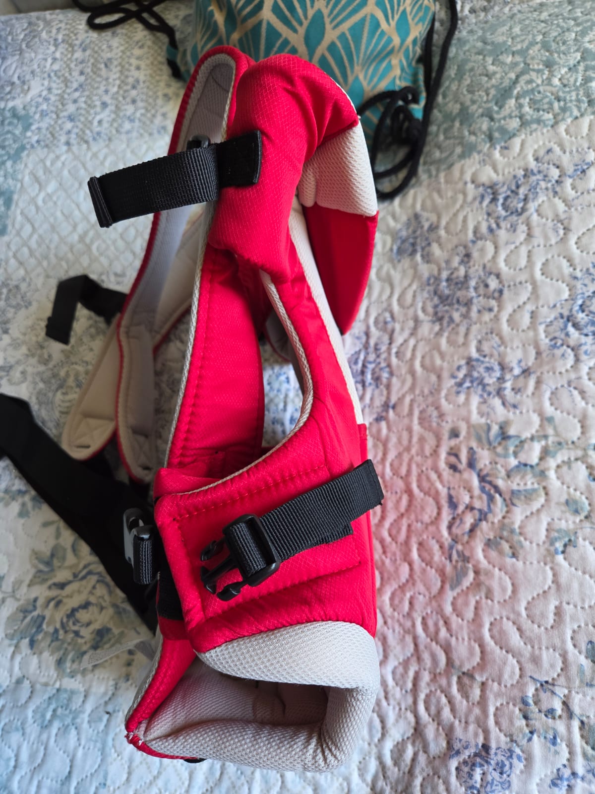 Portabebe rojo marca Bebesit - Imagen 4