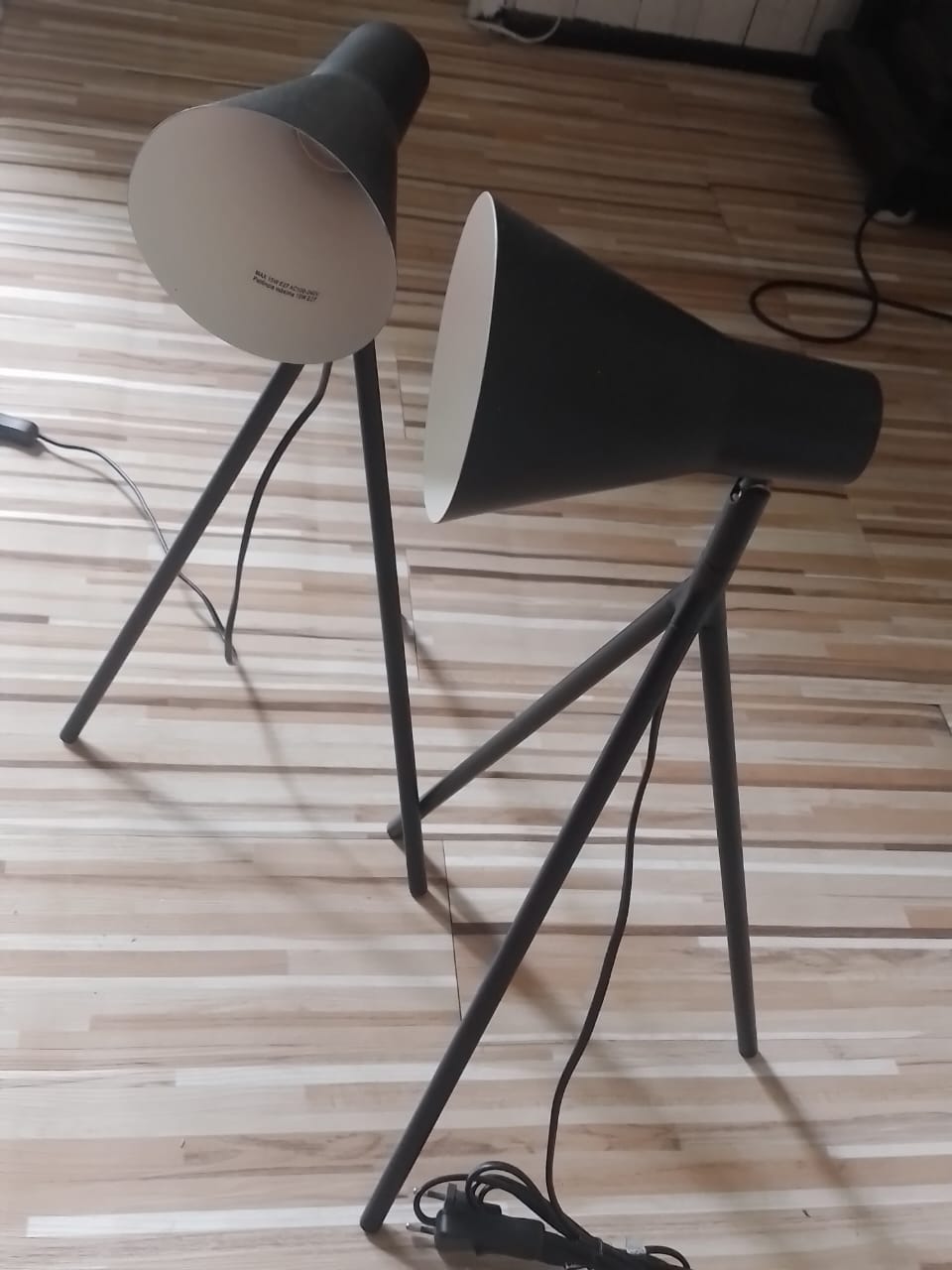 Par lámparas de mesa Philips Trent - Imagen 4