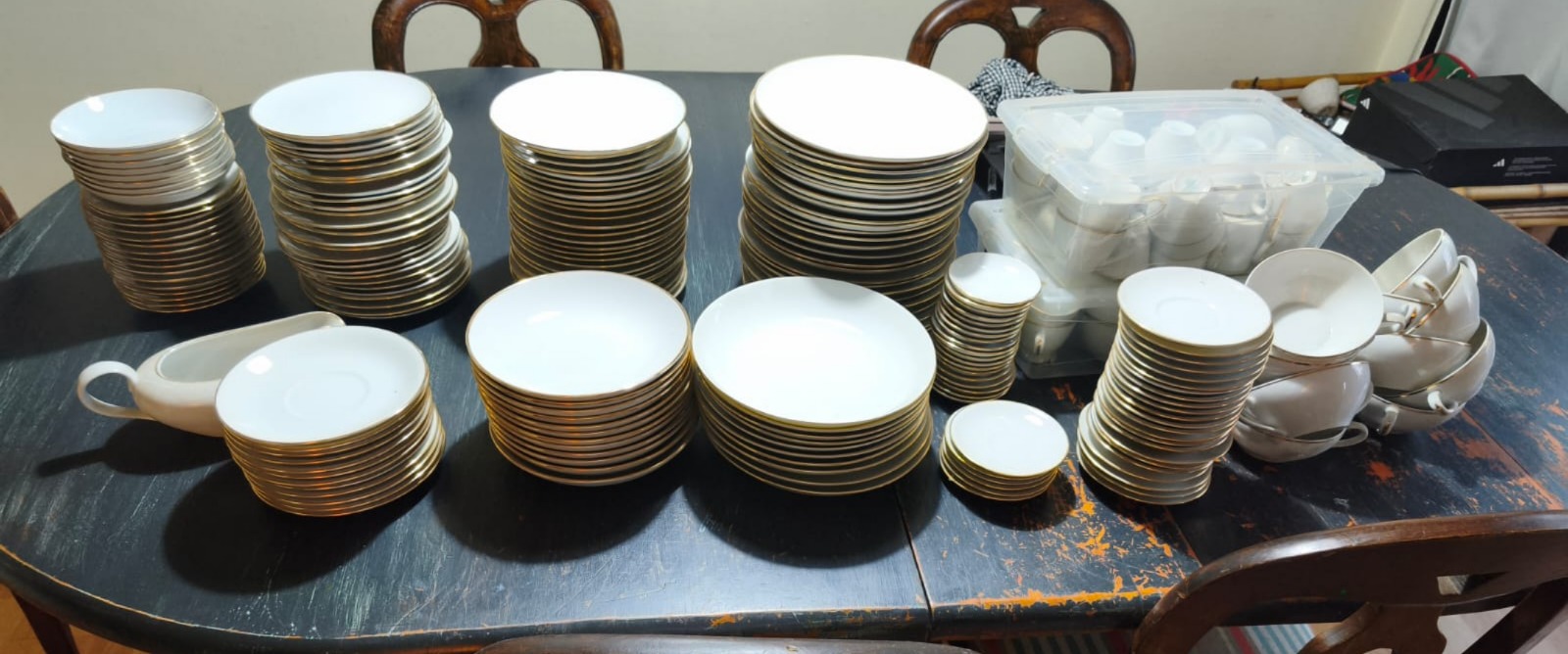 Juego de porcelana 233 piezas mixtas borde dorado