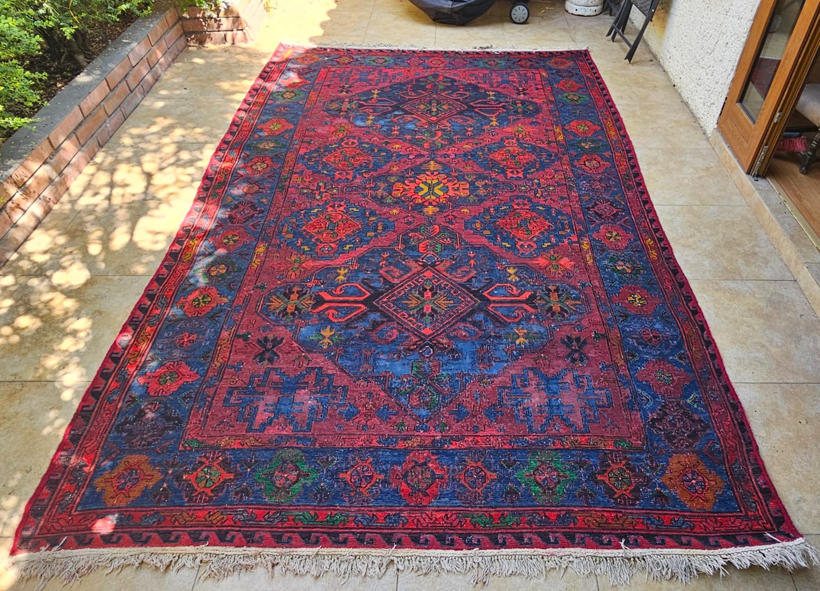 Alfombra Soumak roja azul - Imagen 2