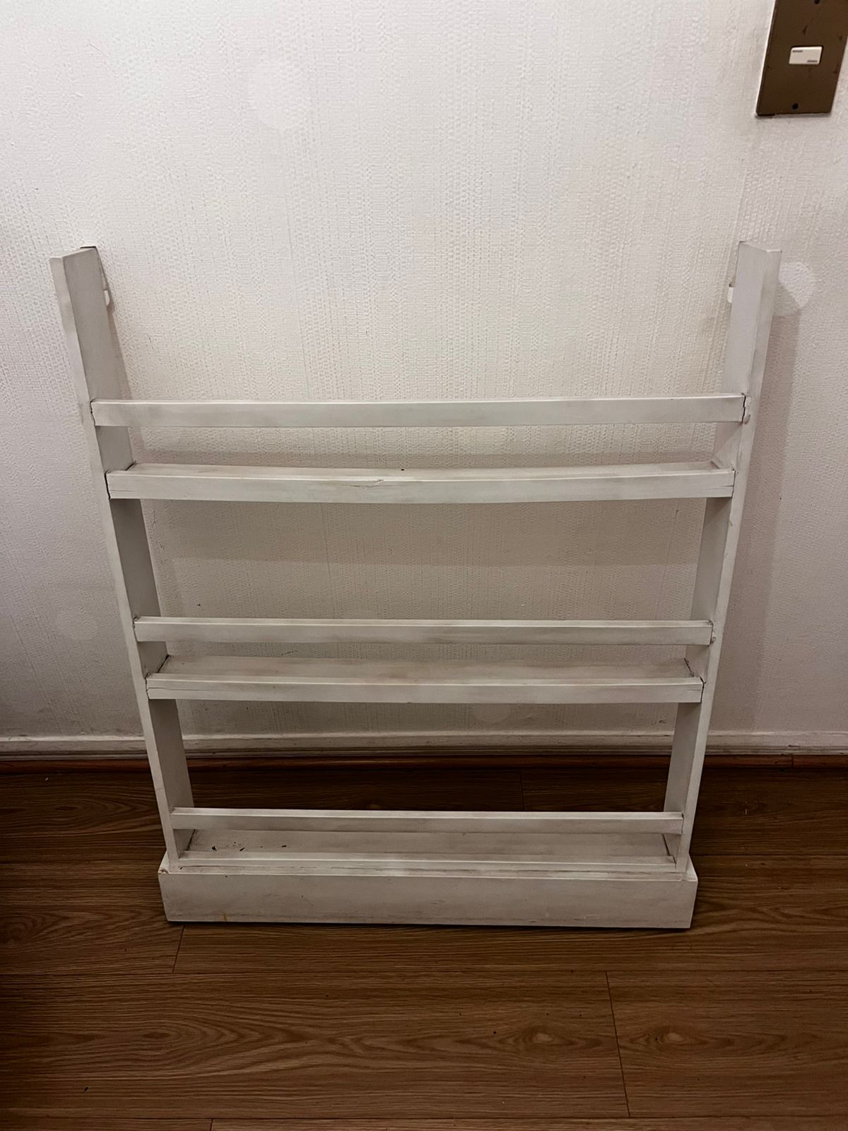 Librero montessori blanco