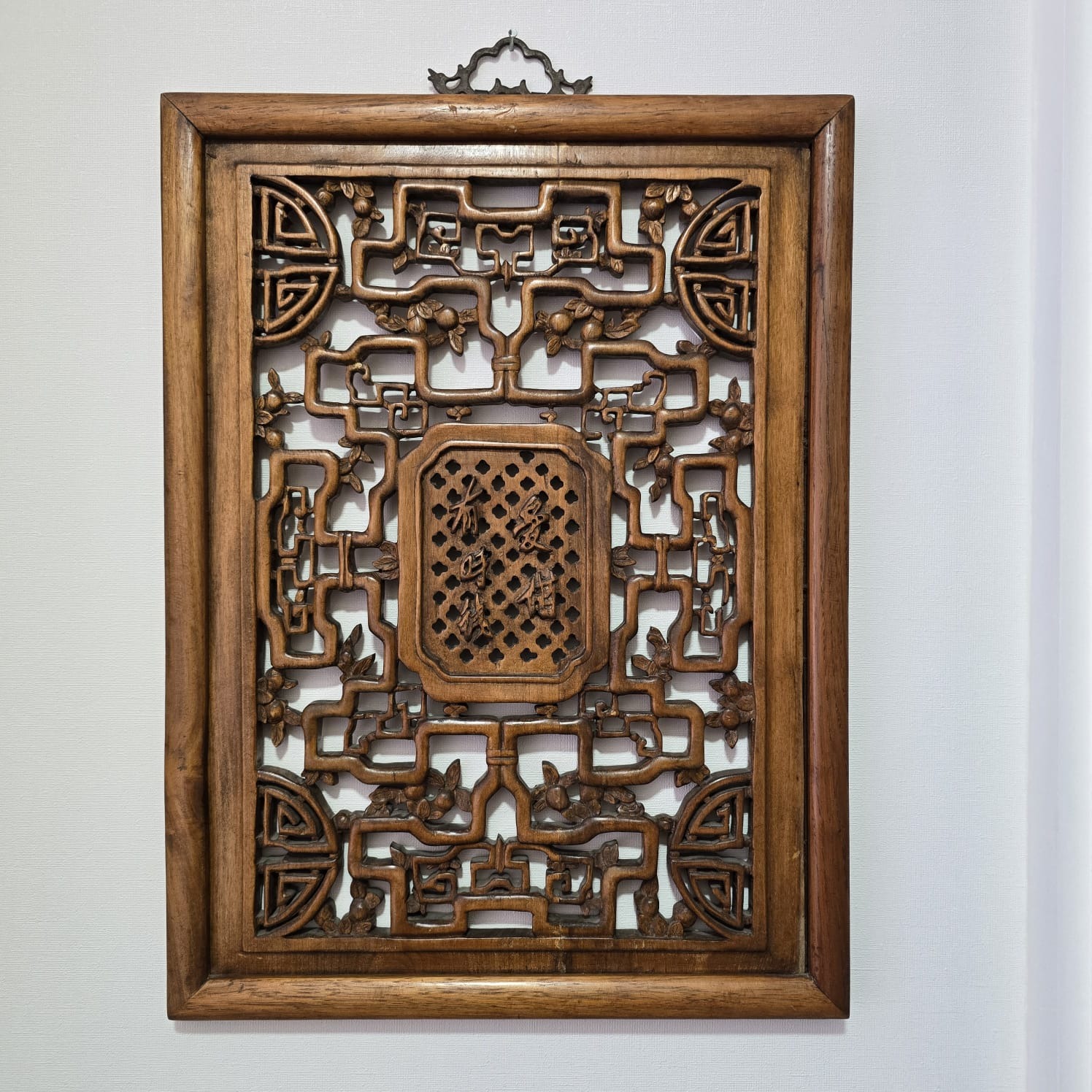 Cuadro tallado y calado de madera traído de China