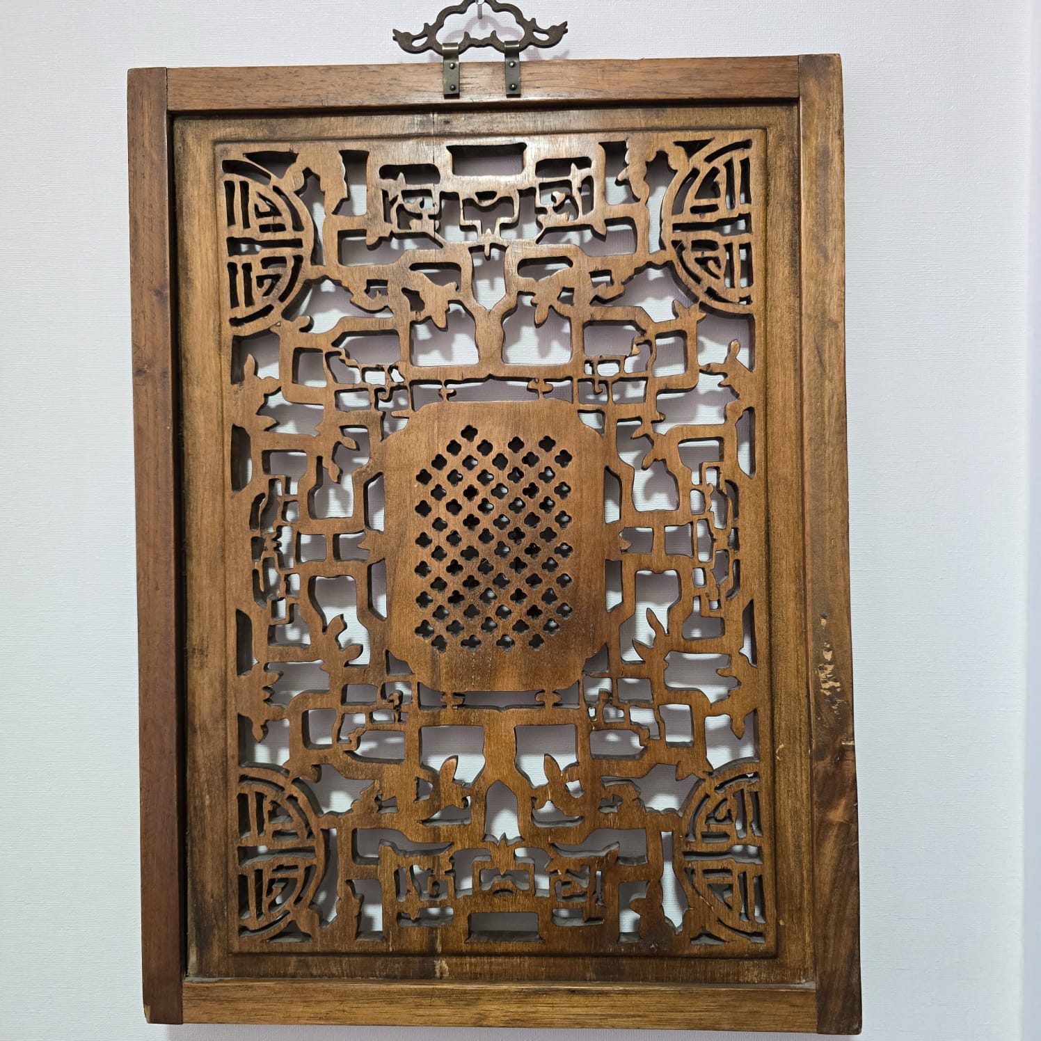 Cuadro tallado y calado de madera traído de China - Imagen 3