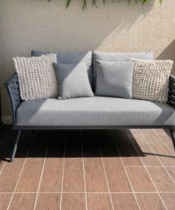 Sofá 2 cuerpos terraza Bokan tejido náutico con mesa de centro madera