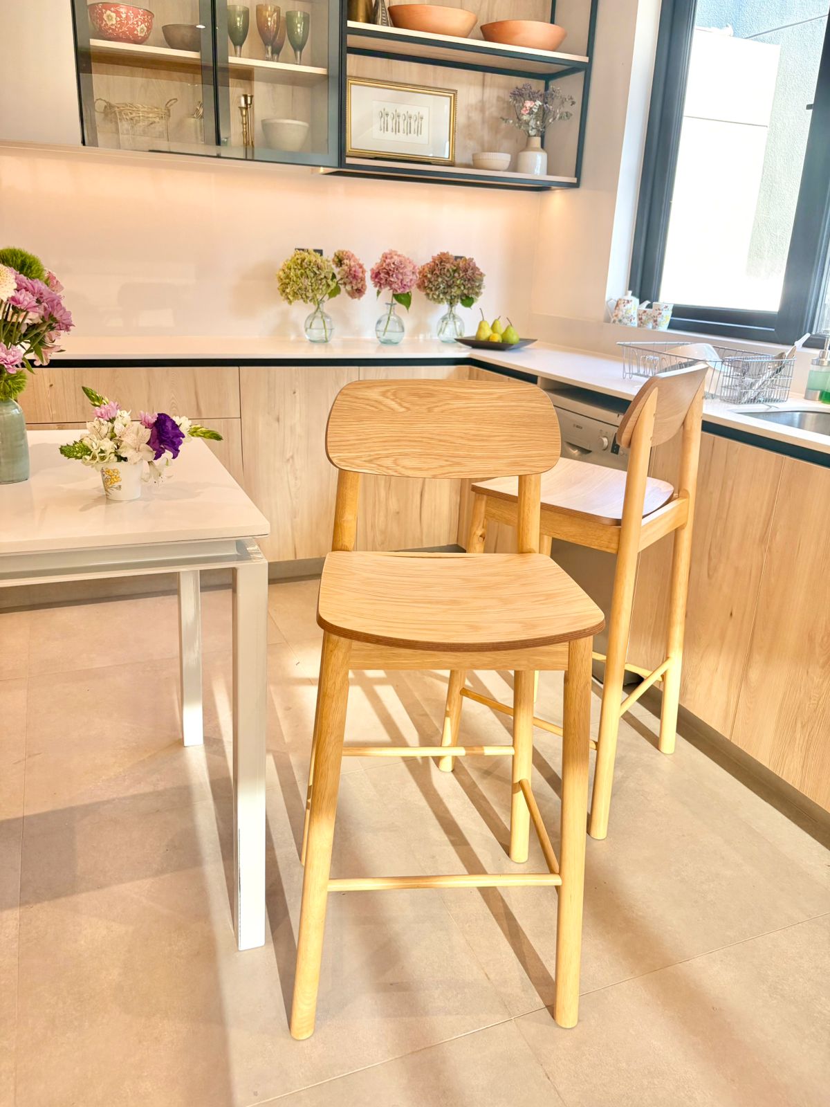 Juego 4 taburetes bar madera Owen Form Design - Imagen 3
