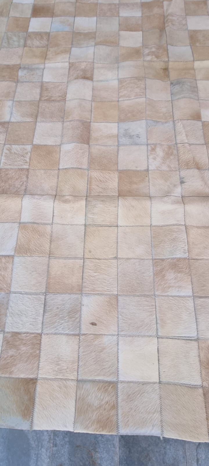 Alfombra patchwork cuero de vaca tonos claros - Imagen 4