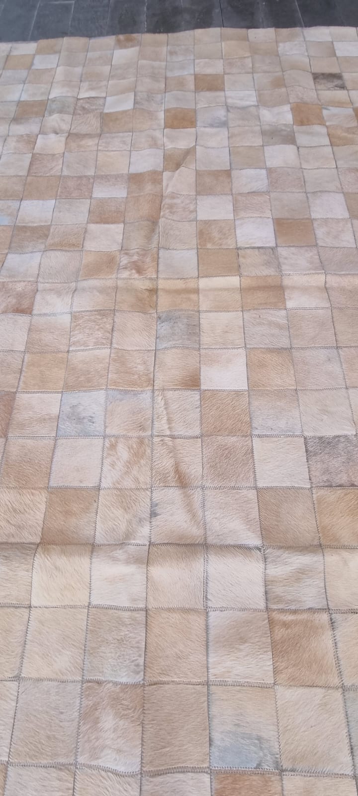 Alfombra patchwork cuero de vaca tonos claros - Imagen 6