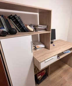 Escritorio con repisas melamina oak y blanco