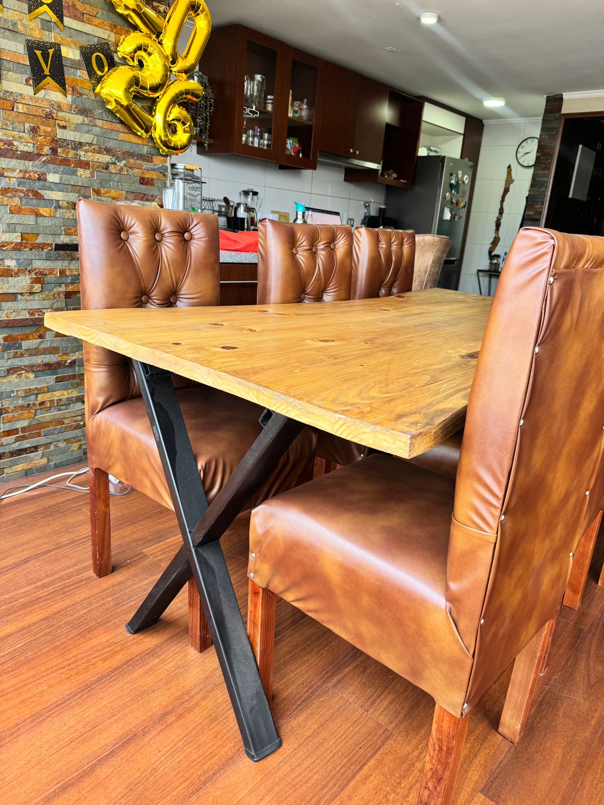 Mesa comedor pino rústico base fierro - Imagen 4