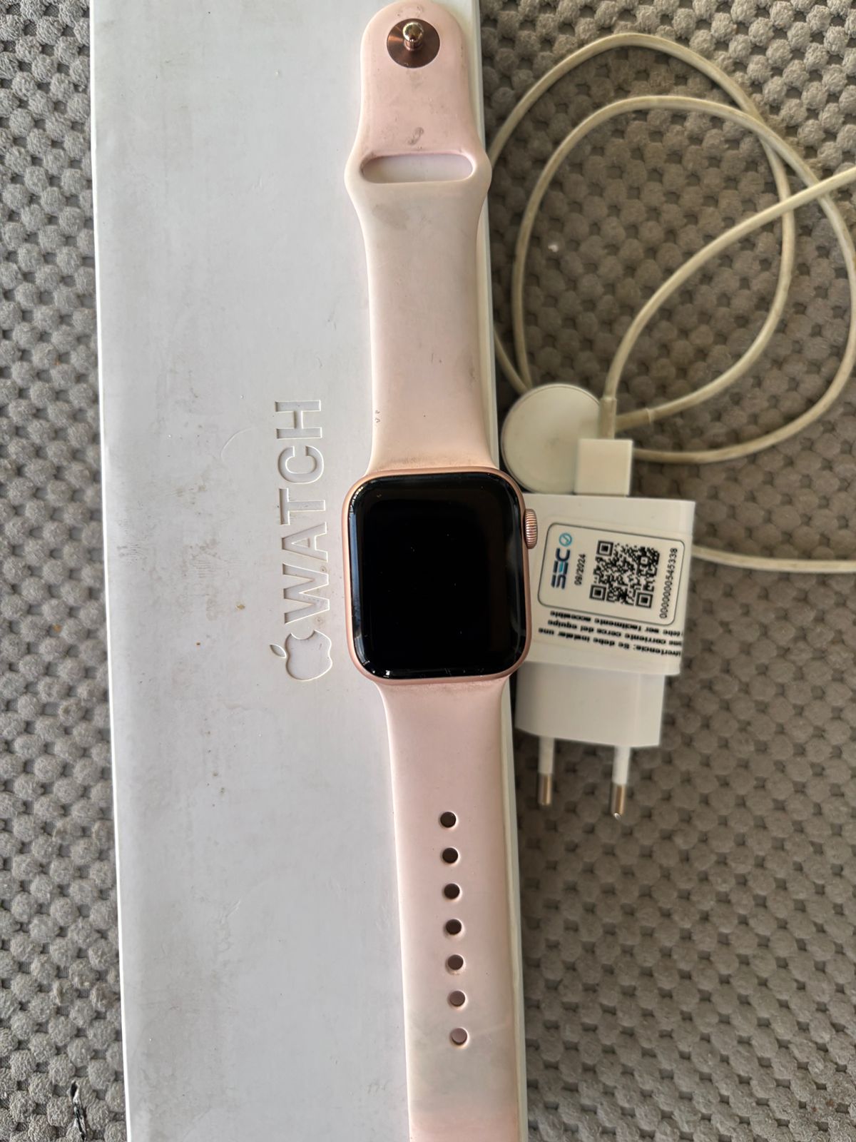Apple watch 4 serie 40 mm rosado - Imagen 3