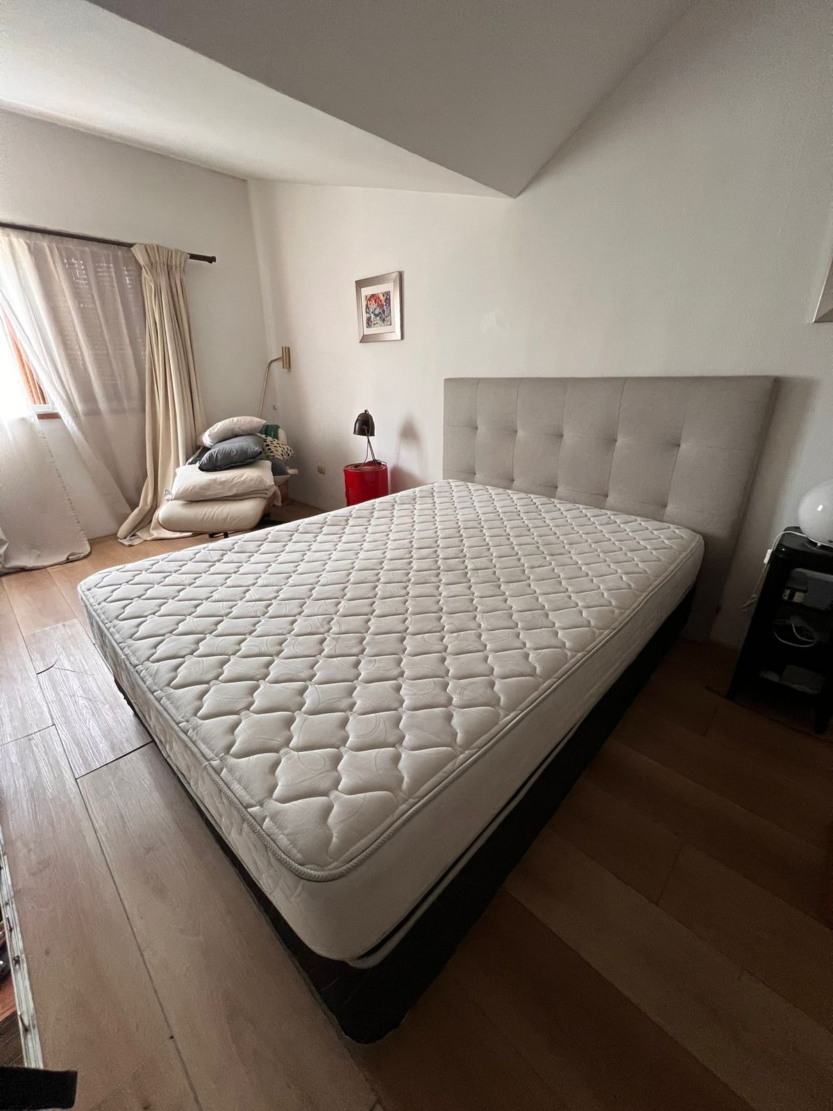 Cama 2 plazas Rosen con Respaldo gris claro