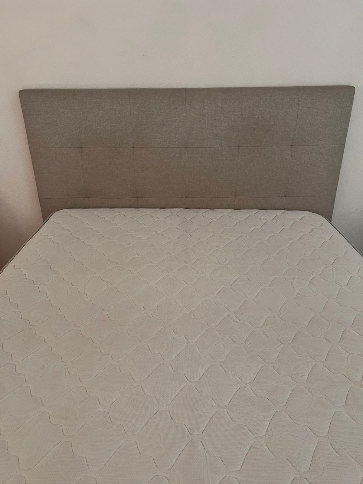 Cama 2 plazas Rosen con Respaldo gris claro - Imagen 3