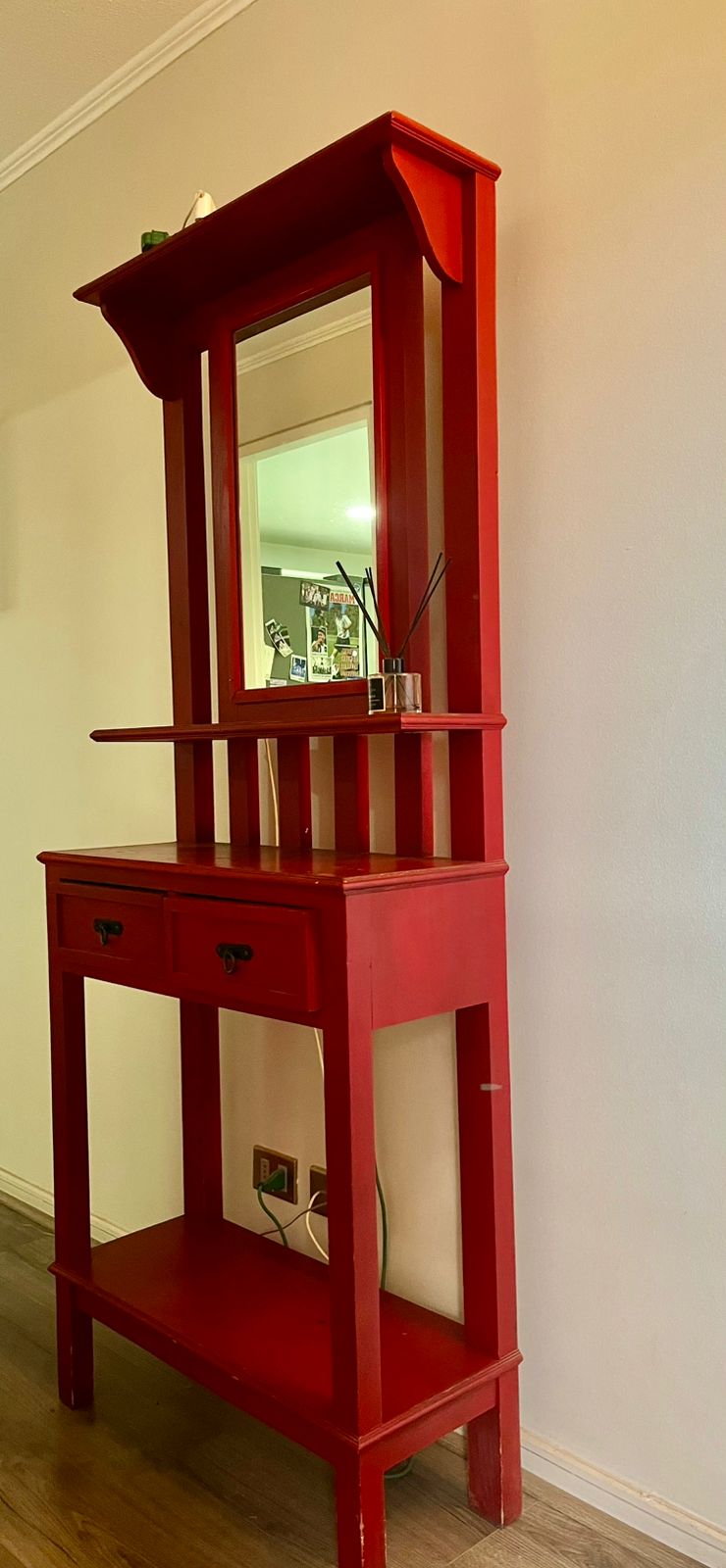 Mueble arrimo rojo con espejo y 2 cajones - Imagen 4