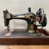 Máquina coser Singer antigua con su maleta