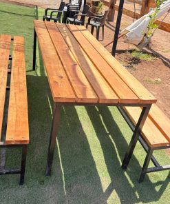 Mesa madera y fierro con bancas