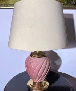 Lámpara de mesa diseño acanalado rosado