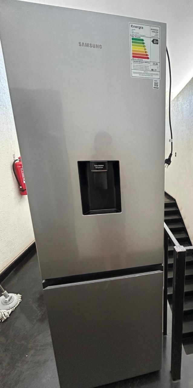 Refrigerador Samsung 311 litros bottom freezer