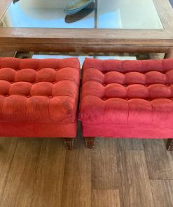 Par Pouf capitoné rojos afelpados