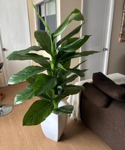 Planta artificial en macetero