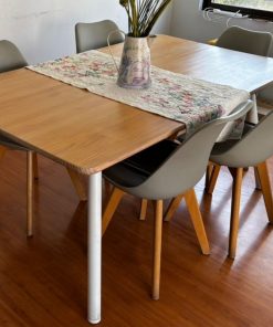 Juego de comedor aula Medular con 6 sillas tulip