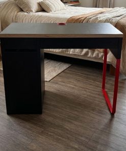 Escritorio negro cajonera con rojo