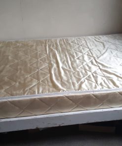 Cama 1 plaza base madera blanca y colchón