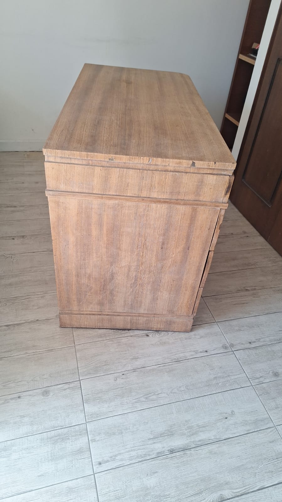Escritorio de madera con cajones - Imagen 3