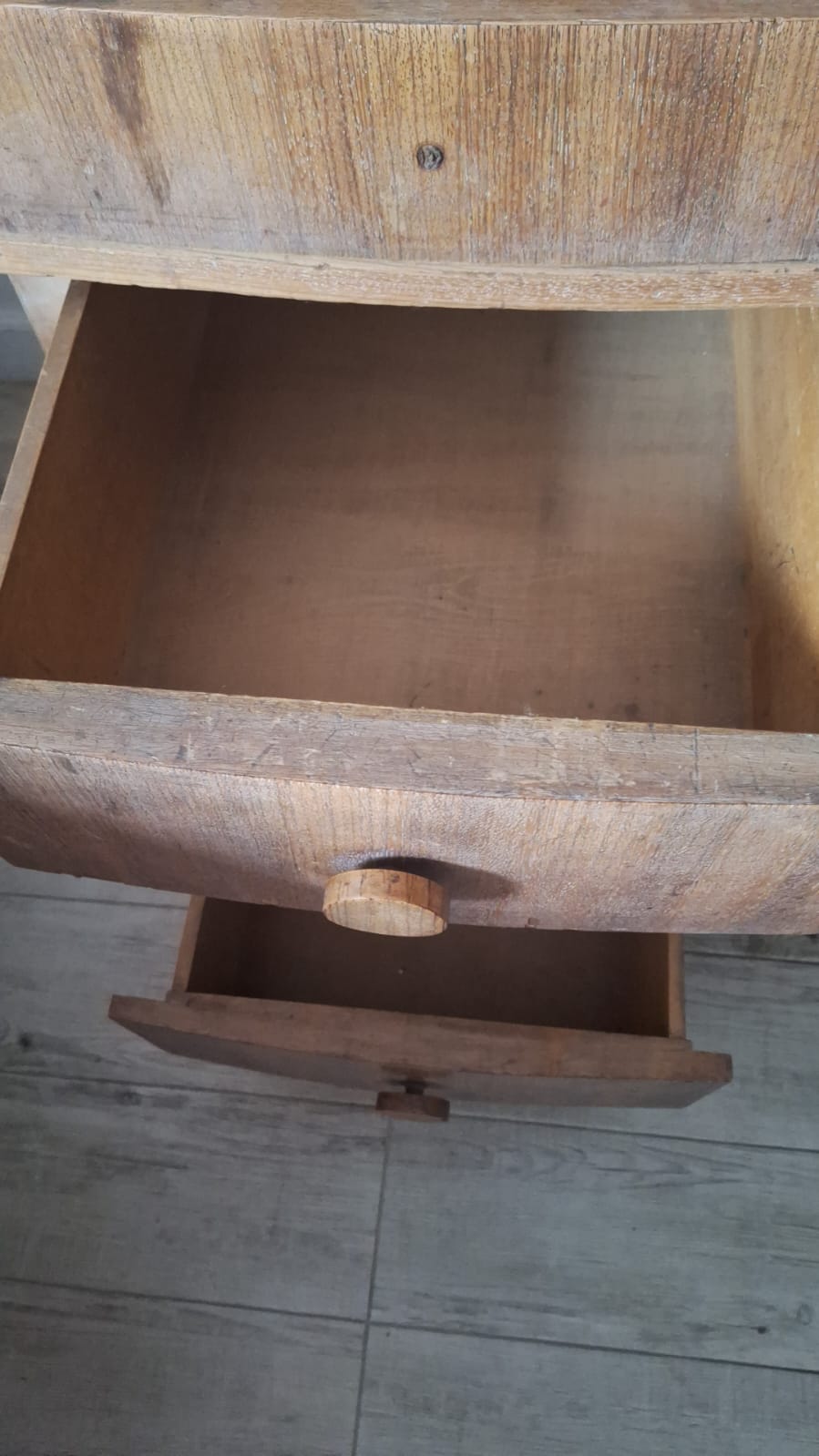 Escritorio de madera con cajones - Imagen 7