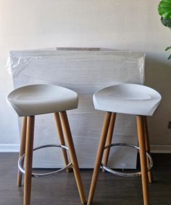 Set 2 pisos taburetes blancos y madera