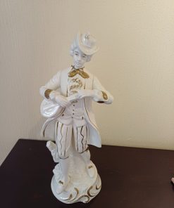 Figura porcelana caballero
