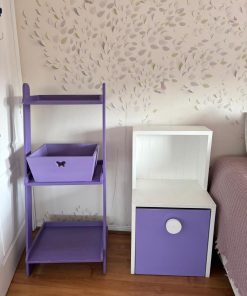 Par veladores blanco y morado con repisa escalera