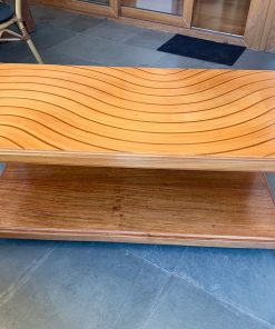 Mesa de centro con ondas en cubierta