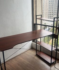 Escritorio con repisa lateral derecha