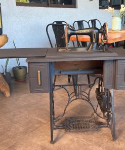 Máquina de coser antigua New Home Sewing Machine Company