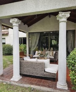 Par columnas de cemento blancas estilo romano