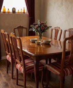 Juego de comedor con marquetería y 6 sillas talladas