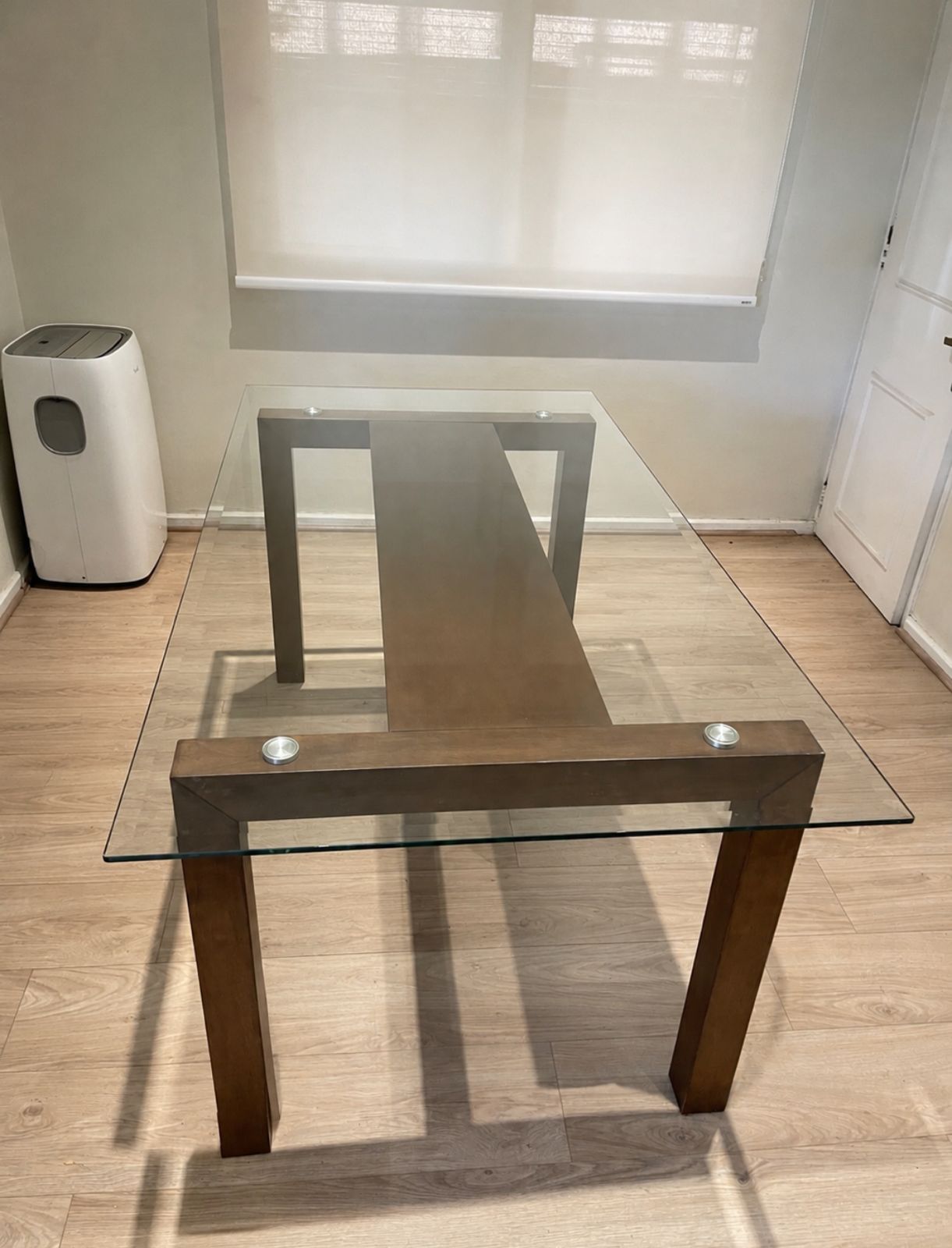Mesa de comedor vidrio templado base madera - Imagen 2